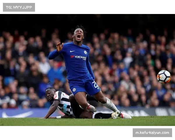 切尔西边后卫内收创造局部优势 菱形中场布置主导球权控制